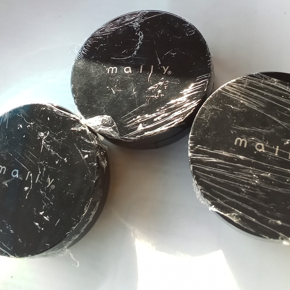 MALLY lot of 3 New foundation flawless finish set color Tan